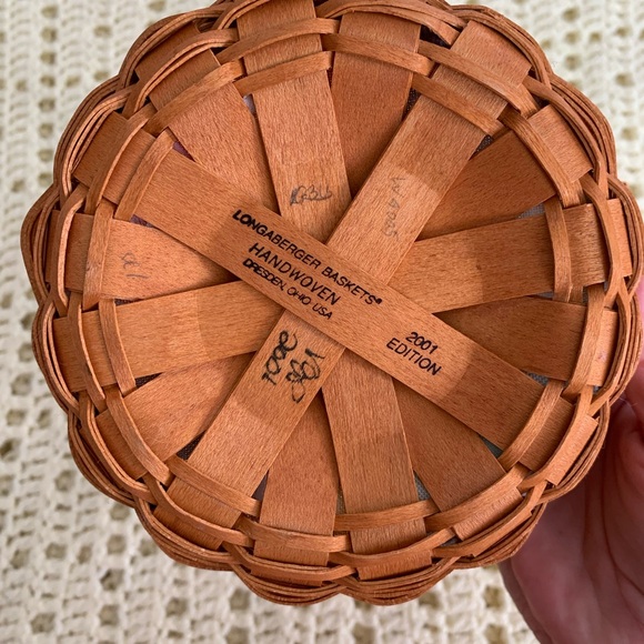 Longaberger 2001 Edition Small Easter Woven Basket with Pastel Lining - Picture 9 of 11